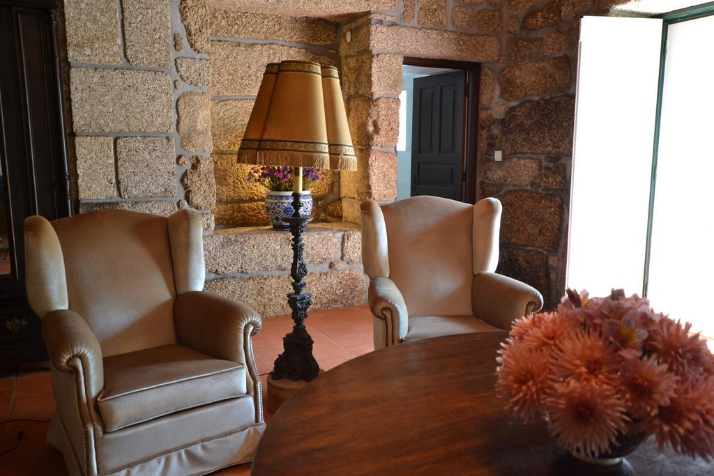Casa Do Ribeiro Bed & Breakfast กิมาไรส์ ภายนอก รูปภาพ