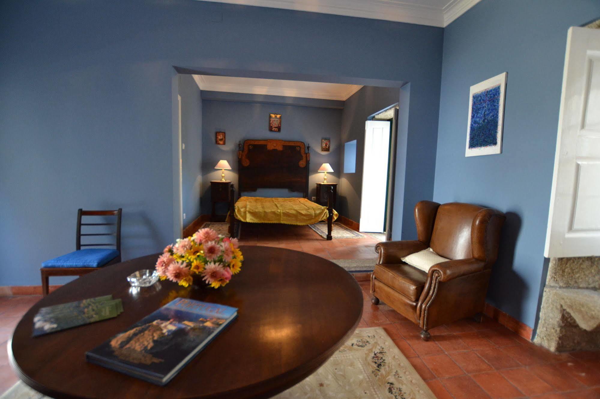 Casa Do Ribeiro Bed & Breakfast กิมาไรส์ ภายนอก รูปภาพ