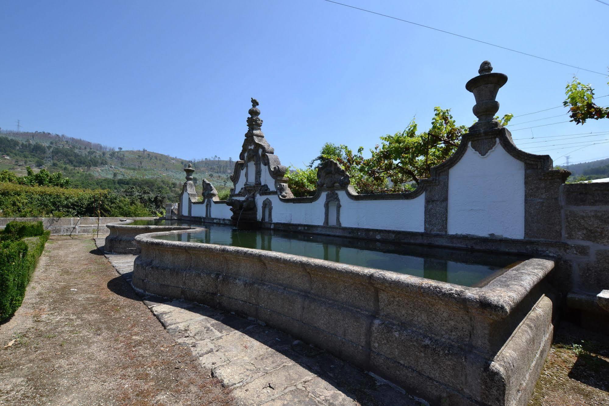 Casa Do Ribeiro Bed & Breakfast กิมาไรส์ ภายนอก รูปภาพ